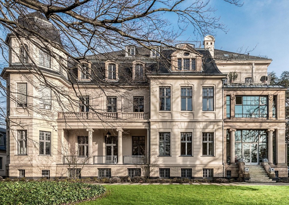 Gründerzeit Villa als die FIBONA Firmenzentrale bei Wiesbaden